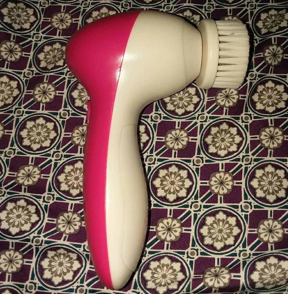 Facial brush